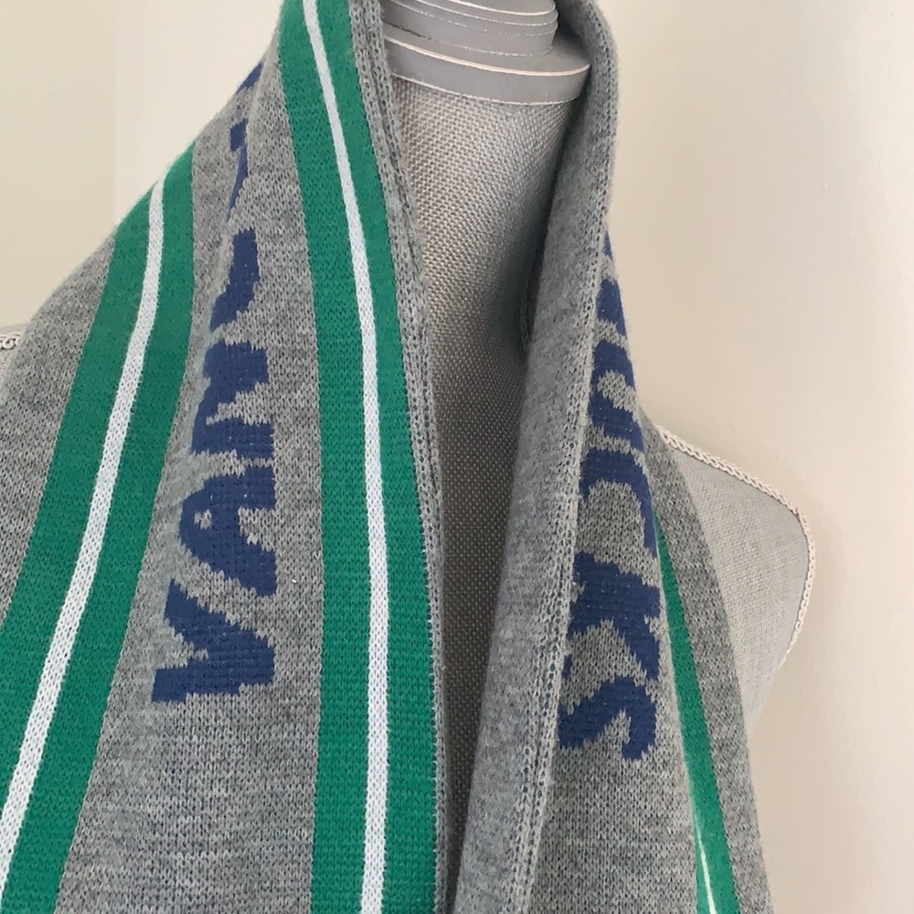 Vancouver canucks scarf - Picture 4 of 4